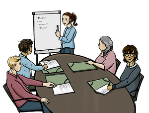 4 Personen sitzen an einem Tisch. 1 Person steht vor dem Tisch und schreibt auf eine Tafel. Die Person macht eine Schulung. Die Teilnehmenden haben Arbeits-Mappen. Manche schreiben etwas. Alle Personen sehen unterschiedlich aus.