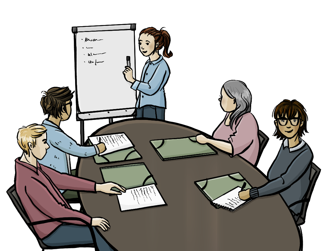 4 Personen sitzen an einem Tisch. 1 Person steht vor dem Tisch und schreibt auf eine Tafel. Die Person macht eine Schulung. Die Teilnehmenden haben Arbeits-Mappen. Manche schreiben etwas. Alle Personen sehen unterschiedlich aus.